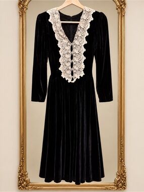1980s-1990s Vintage Jessica McClintock Black Velvet Dress